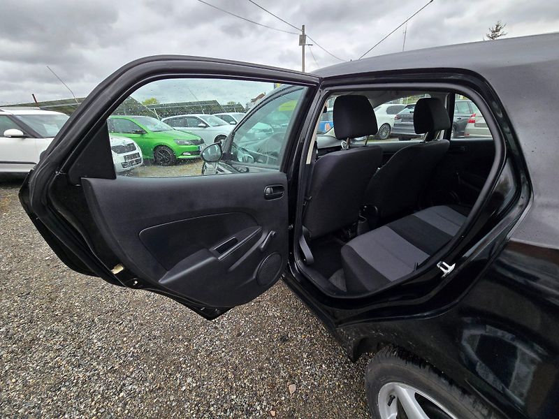 Mazda 2 (2010) 1.3 MZR 55KE klima - fotka 11 z 23
