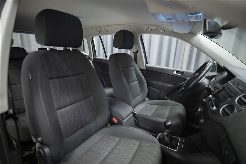 Volkswagen Tiguan 1,4 TSI KAMERA VÝHŘEV TAŽNÉ ČR - fotka 11 z 38