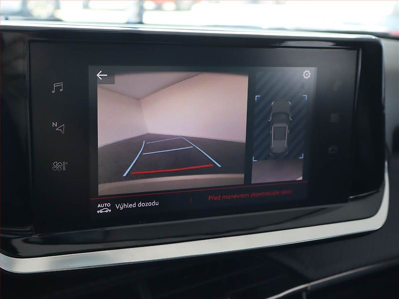 Peugeot 2008 (2021) 1.2 PureTech, Automat - fotka 22 z 24