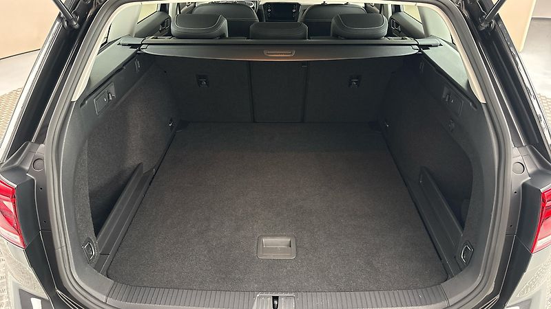 Volkswagen Passat 2.0 TDI DSG Elegance Variant - fotka 17 z 27