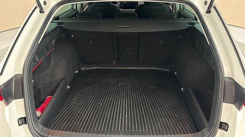 Škoda Octavia 2.0 TDI Ambition Combi - fotka 17 z 24
