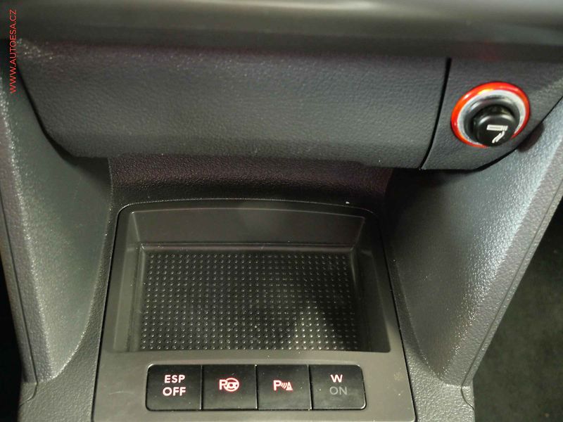 Volkswagen Touran (2010) 1.4 TSI, DSG - fotka 20 z 20