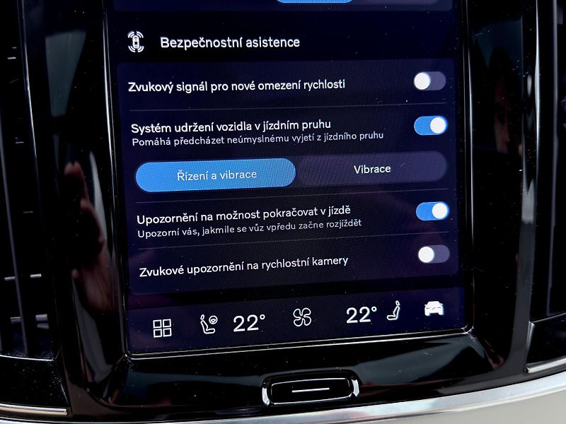 Volvo V90 T8 AWD ULTRA *VZDUCH* + kola - fotka 46 z 60