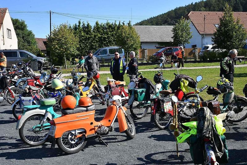 Kublovský sraz mopedů