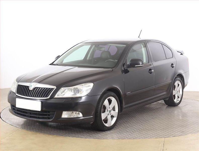 Škoda Octavia (2010) Elegance 2.0 TDI, Xenony - fotka 2 z 15