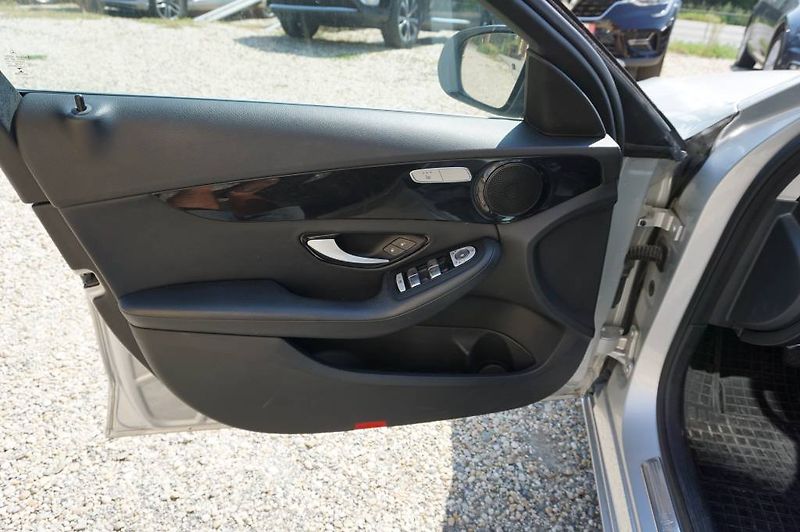 Mercedes-Benz Třídy C (2017) C220  4 MATIC - fotka 8 z 48