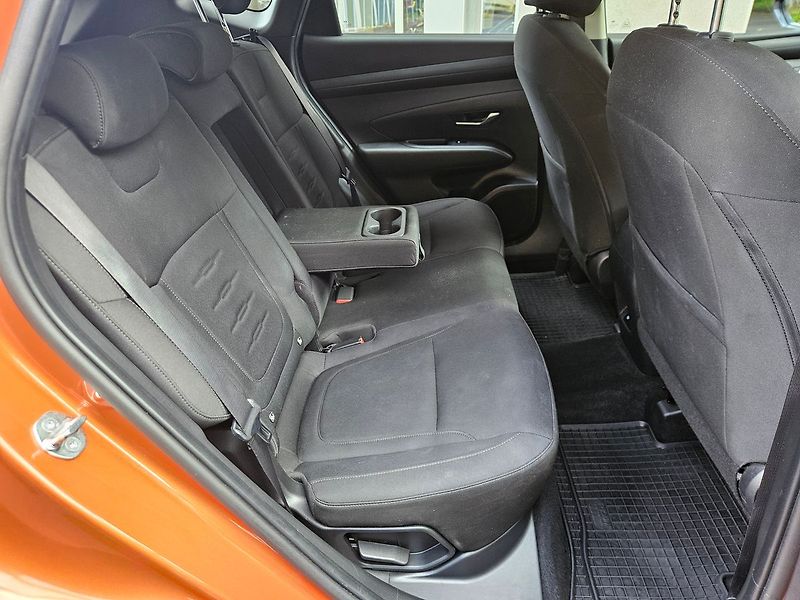 Hyundai Tucson 1.6T-GDi DCT, Smart, serv.kn. - fotka 31 z 33