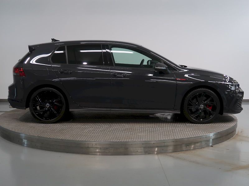 Volkswagen Golf (2024) GTI 2.0TSI 180KW DSG - fotka 8 z 36