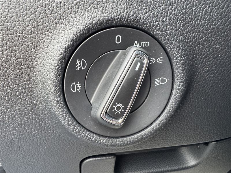 Škoda Superb 2,0 TDI DSG STYLE DPH 1.maj ČR - fotka 26 z 50
