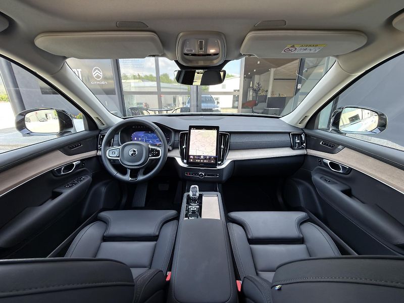 Volvo XC90 T8 AWD // PLUS DARK// PANORAMA - fotka 21 z 53