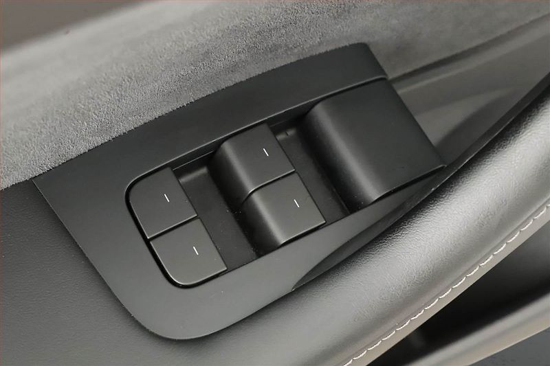 Tesla Model 3 (2023) Standard Range 60kWh, SoH 97% - fotka 20 z 21