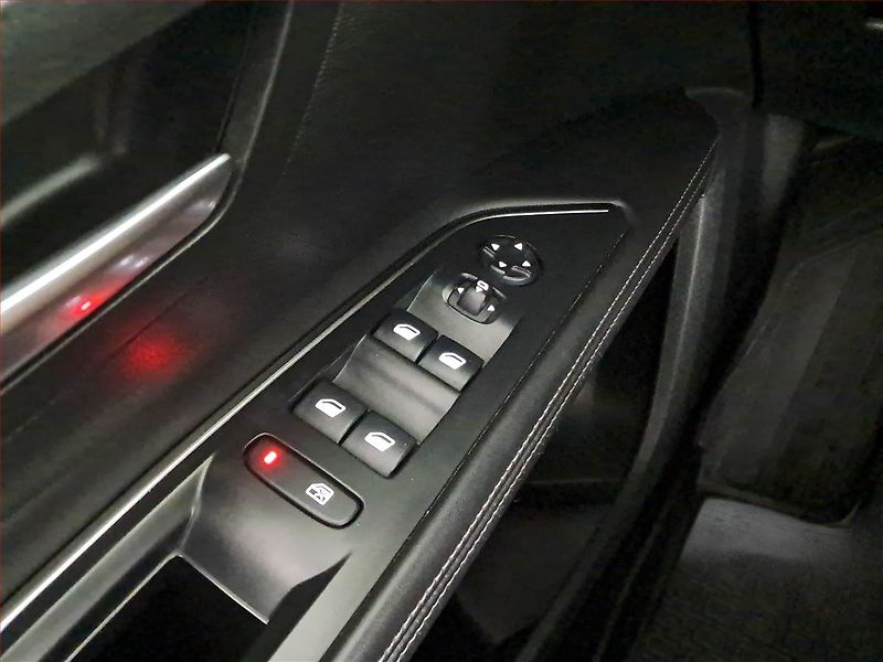 Peugeot 5008 (2018) Allure PureTech 130, Automat - fotka 20 z 23