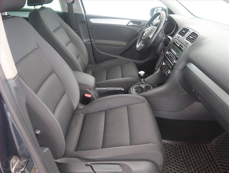 Volkswagen Golf (2010) 1.2 TSI, Tempomat - fotka 9 z 14