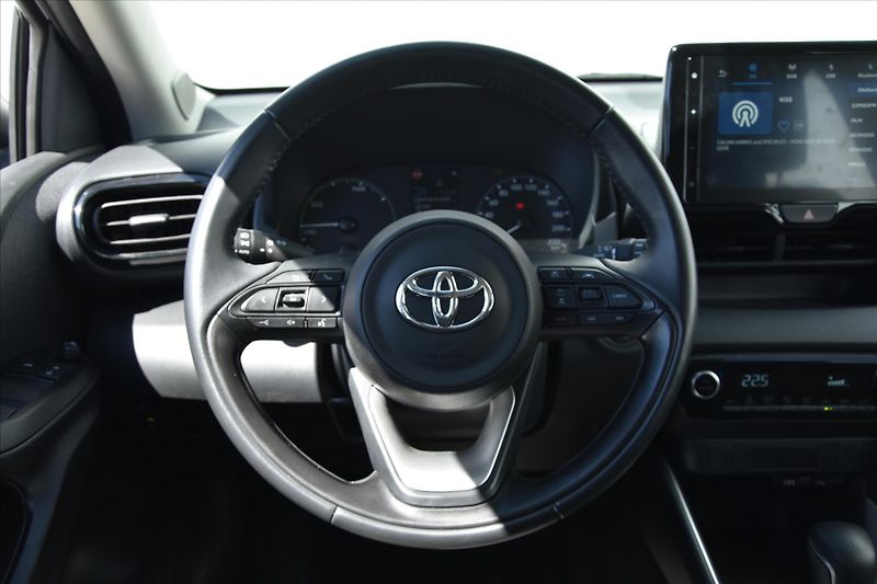 Toyota Yaris 1.5 HYBRID e-CVT A/T ACC - fotka 13 z 22
