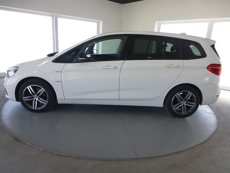 BMW Řada 2 (2016) 2,0D*NAVI*ALU*VYHŘ.SED*M.PAKET - fotka 8 z 31