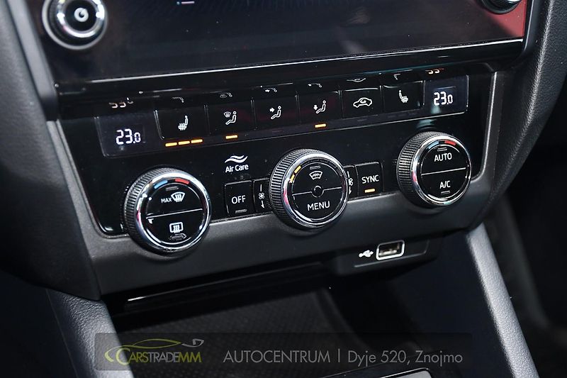 Škoda Octavia 1,6 TDI DSG STYLE & DYNAMIC - fotka 33 z 53