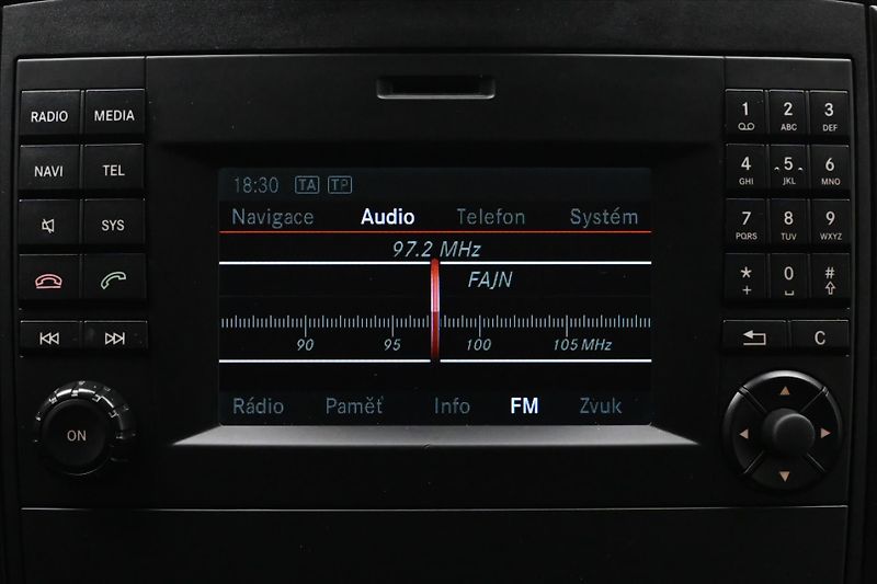 Mercedes-Benz Vito 2,1 116 CDi 120 kW AT7 8míst 4 - fotka 18 z 28