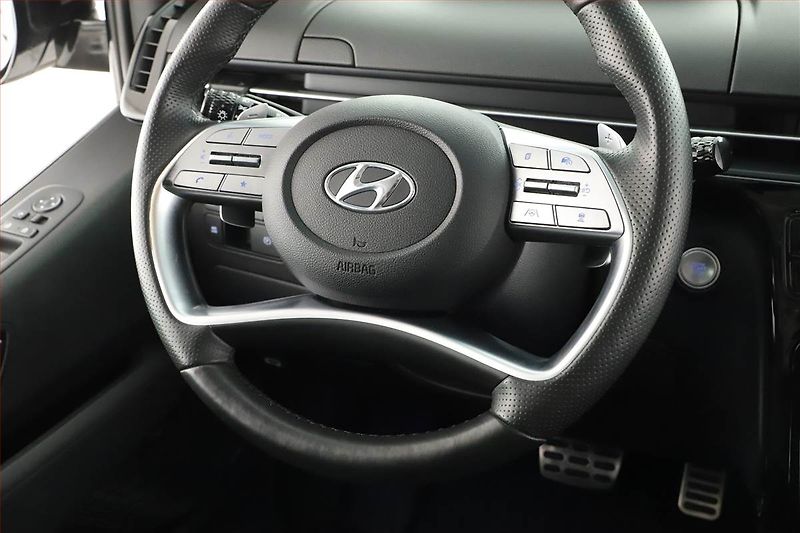 Hyundai Staria (2023) Luxury 2.2 CRDi, ČR, 1Maj, DPH - fotka 18 z 24