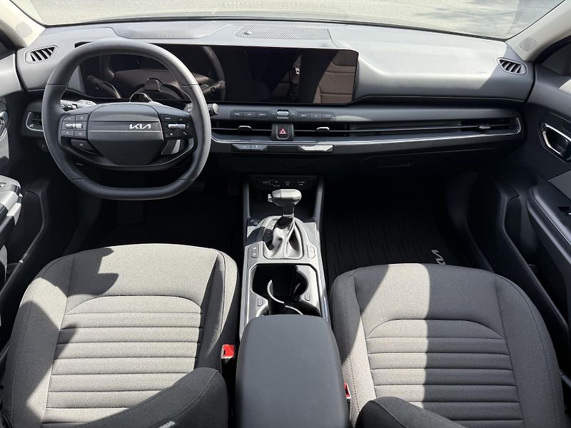Kia K4 Sportswagon (2026) EXCLUSIVE 1.6 T-GDI 7DCT ALU17 - fotka 12 z 15
