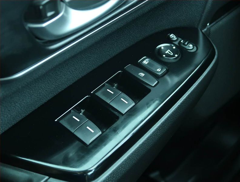Honda CR-V (2022) Elegance 2.0i-MMD HEV - fotka 19 z 22