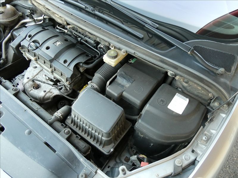 Peugeot 307 1,6 16V 80kW SW 7.míst,PANORAM - fotka 29 z 36