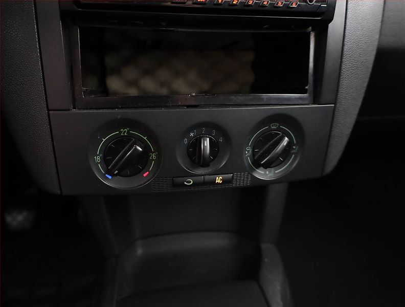 Škoda Fabia (2002) Elegance 1.4 16V, Klima - fotka 9 z 13