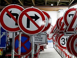 Dopravní značky. Ilustrační foto.