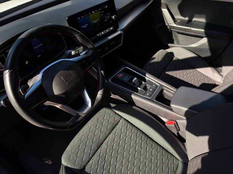 Seat Leon 2.0TDi FR DSG 150k 1.MAJIT. ČR - fotka 14 z 23