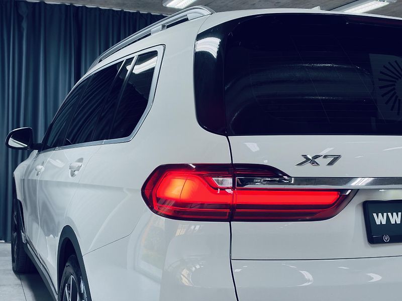 BMW X7 (2021) xDrive40d*SOFT*KEYLESS*PANO - fotka 8 z 40