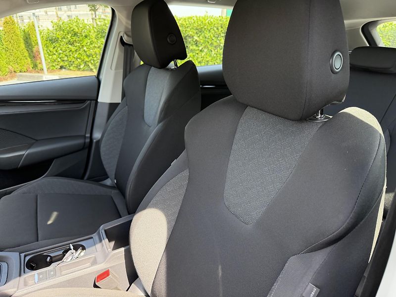 Škoda Octavia (2024) 1.5 tsi 110 kw - fotka 16 z 20
