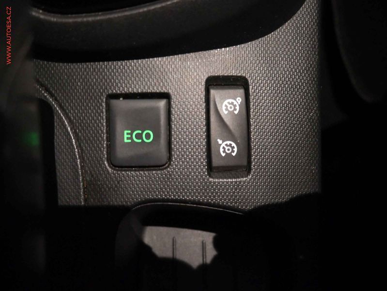 Renault Captur (2015) 1.2 TCe, AT, navi - fotka 17 z 20