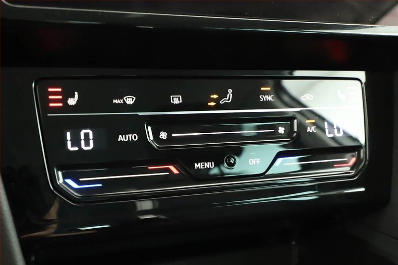 Volkswagen Passat (2023) Elegance 2.0 TDI - fotka 17 z 20