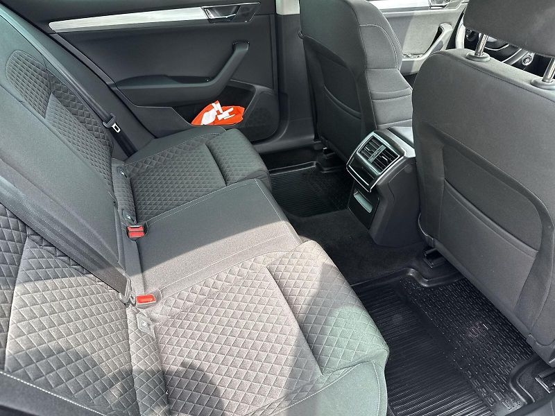 Škoda Superb (2022) 2.0 TDI Ambition - fotka 9 z 32