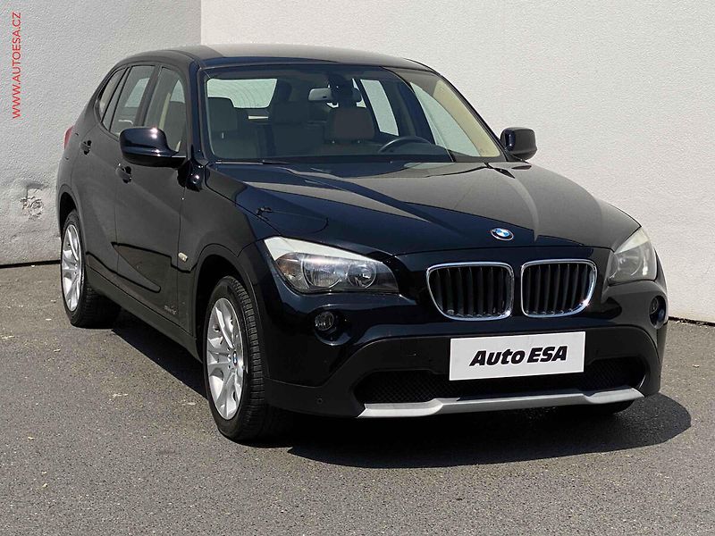 BMW X1 (2021) 2.0i sDrive18i, AC, výhřev - fotografie inzerátu
