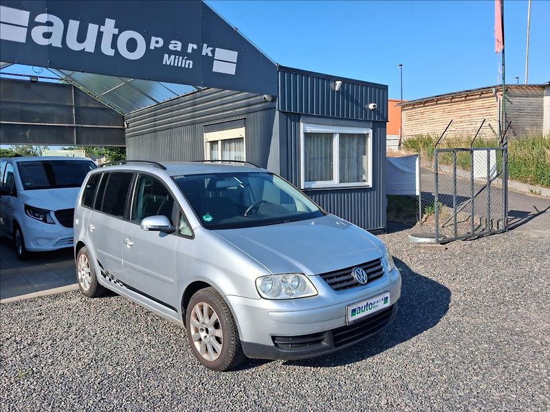 Volkswagen Touran 2,0 TDi, 7 míst, TZ - fotka 1 z 15