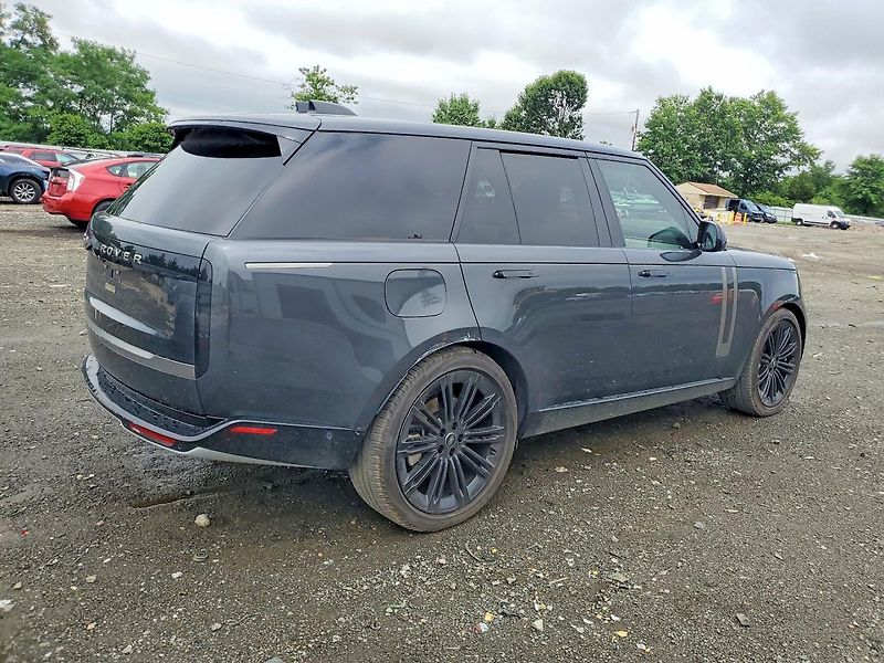 Land Rover Range Rover (2023) Auto na cestě - fotka 3 z 13