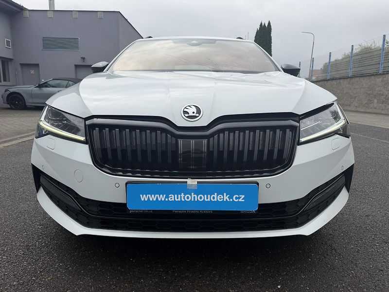 Škoda Superb 2,0TDi 147kW 4x4 DSG SPORTLINE - fotka 8 z 20