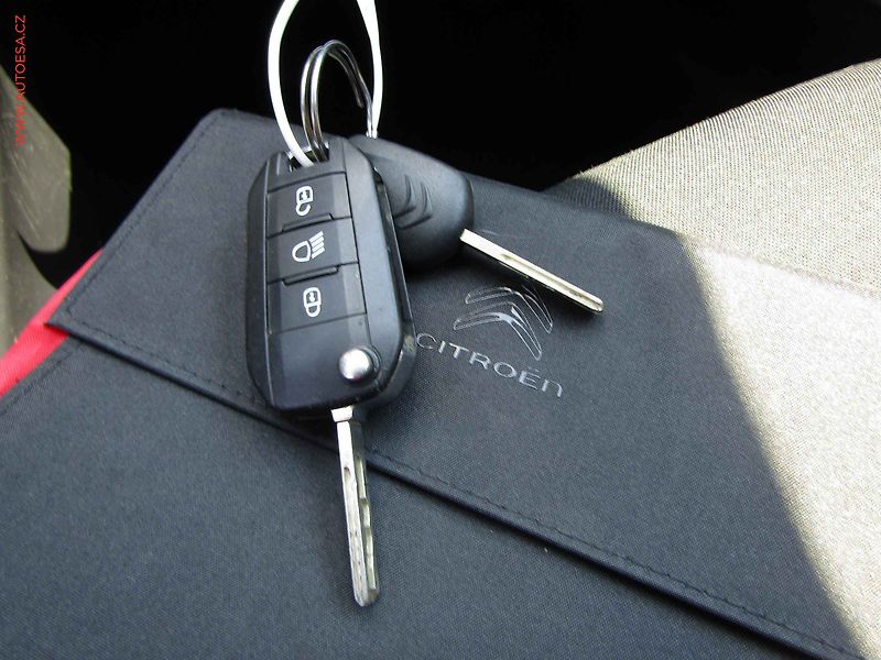 Citroën C3 (2019) 1.2 PT, Feel, navi - fotka 18 z 18