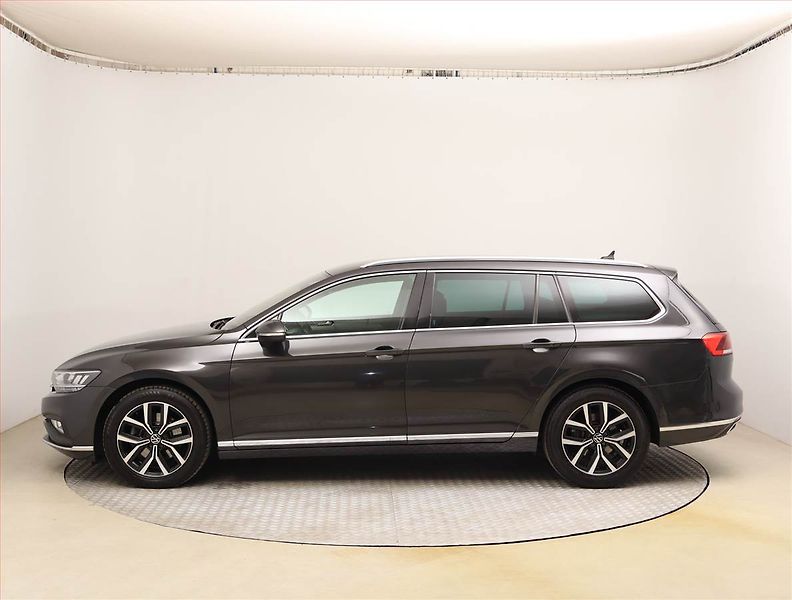 Volkswagen Passat (2021) 2.0 TDI, Automat, Kůže, Navi - fotka 3 z 31