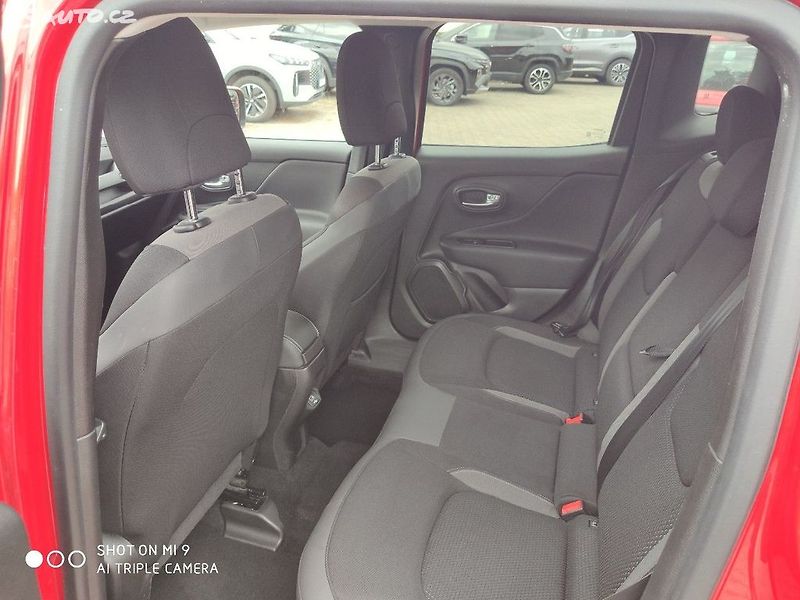 Jeep Renegade (2023) 1,0 - fotka 7 z 15