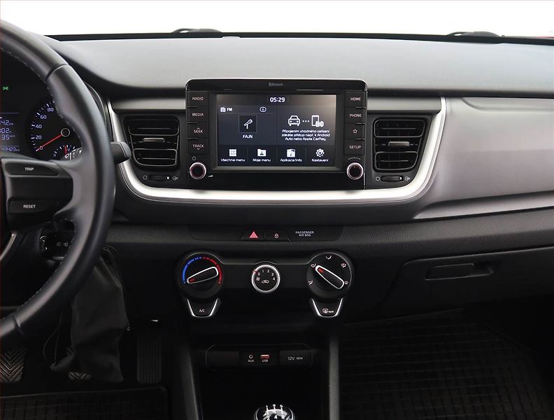 Kia Stonic (2020) 1.25 CVVT, Serv.kniha - fotka 12 z 17