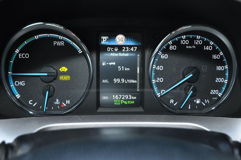 Toyota RAV4 2.5 Hybrid 4x4 Selection Kůže - fotka 24 z 31