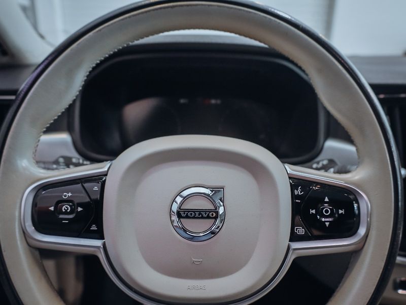 Volvo V90 D5 Momentum 173 kW AWD - fotka 13 z 30