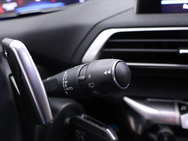 Peugeot 3008 1.2 PT 96kW Aut. Allure CZ - fotka 20 z 34