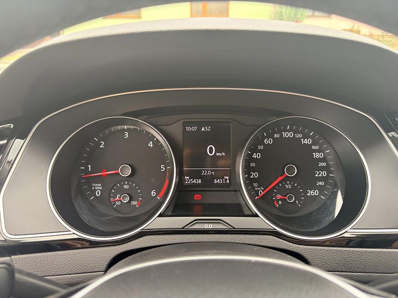 Volkswagen Passat 2.0TDI 110KW MANUAL MATRIX - fotka 19 z 62