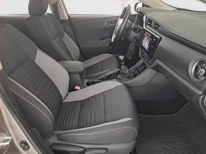 Toyota Auris (2016) 1.6 Valvematic, ČR,1.maj - fotka 9 z 15