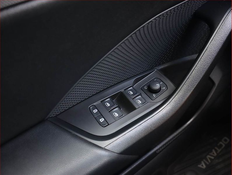 Škoda Octavia (2022) Style 2.0 TDI, Serv.kniha - fotka 21 z 25