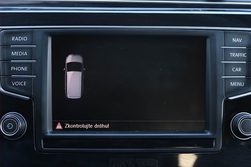 Volkswagen Touran (2017) 2.0 TDI, Automat, Serv.kniha - fotka 17 z 20