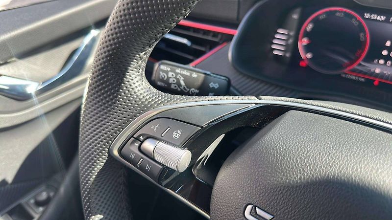 Škoda Kamiq Monte Carlo 1,0 TSI 85kW MT6/5 - fotka 10 z 26