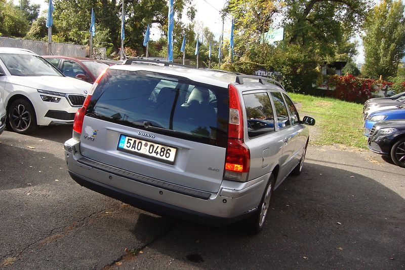 Volvo V70 (2005) 2.4 D5, AUT.,ČR - fotka 7 z 54